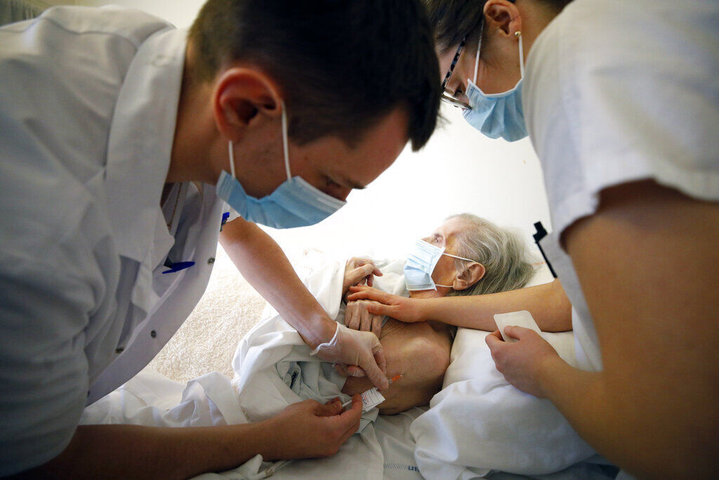 APTOPIX Virus Outbreak France Vaccine